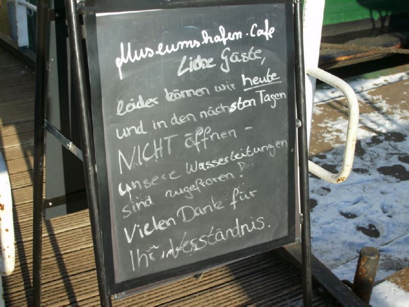 Restaurantschiff geschlossen im Winter - Winterbilder Hamburg