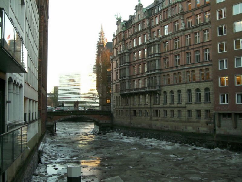 Hamburg im Winter Vereistes Fleet nahe der Boerse - Winterbilder Hamburg