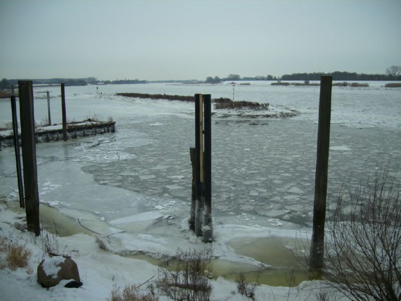 Hamburg Elbe Blick von der Elbterrasse des Zollenspiekers Faehrhaus - Winterbilder Hamburg