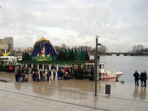 Maerchenschiffe auf der Hamburger Alster