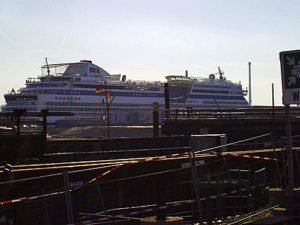 Aidaluna im Kreuzfahrtterminal Hamburg