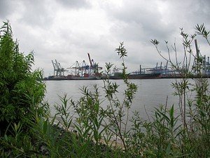 Elbe in Hamburg Oevelgoenne