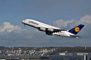 Airbus A380 in Hamburg zum Testflug gestartet